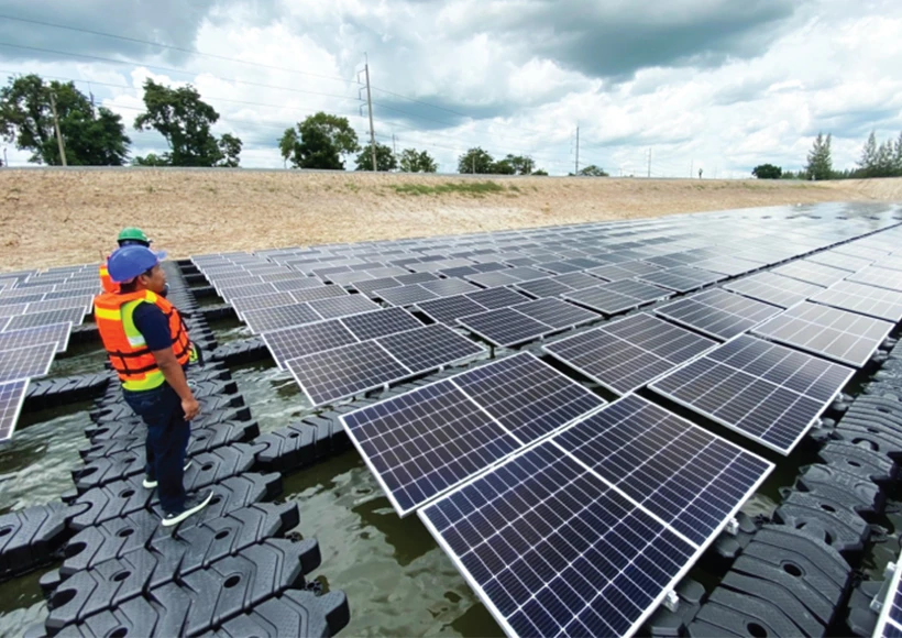 ผู้บริหารและพนักงาน เยี่ยมชม SOLAR FLOATING ก่อสร้างโดย อิเรเดี๊ยน โซล่า